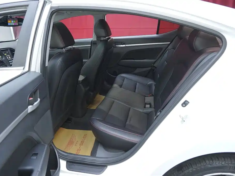 Hyundai Elantra 2016 Model 1.6L Automatic Smart Elite фото 8