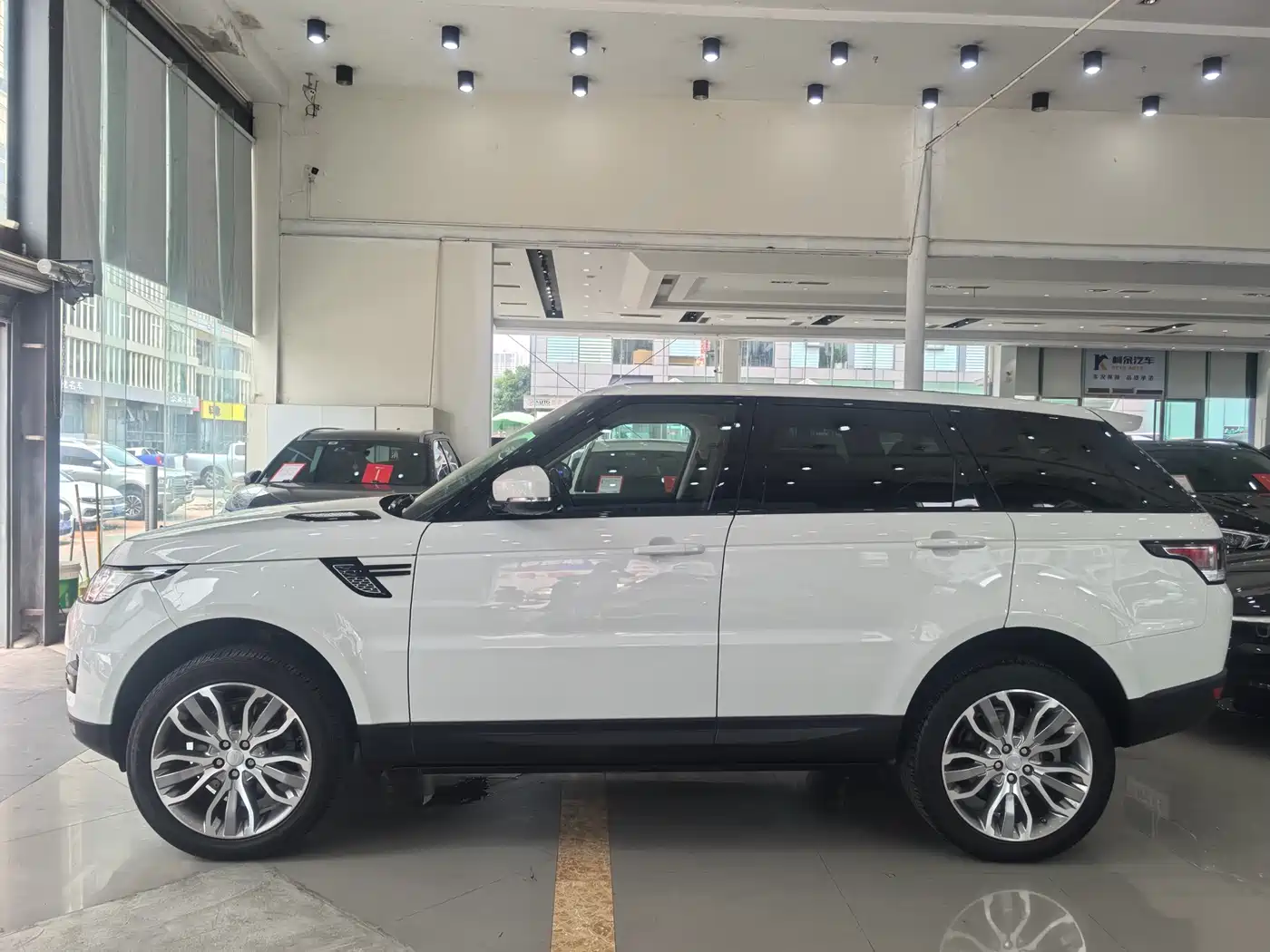 Land Rover Range Rover Sport 2016 Model 3.0 SDV6 HSE DYNAMIC фото 7