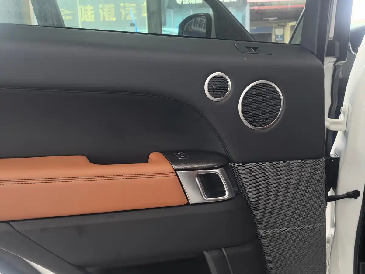 Land Rover Range Rover Sport 2016 Model 3.0 SDV6 HSE DYNAMIC фото 13