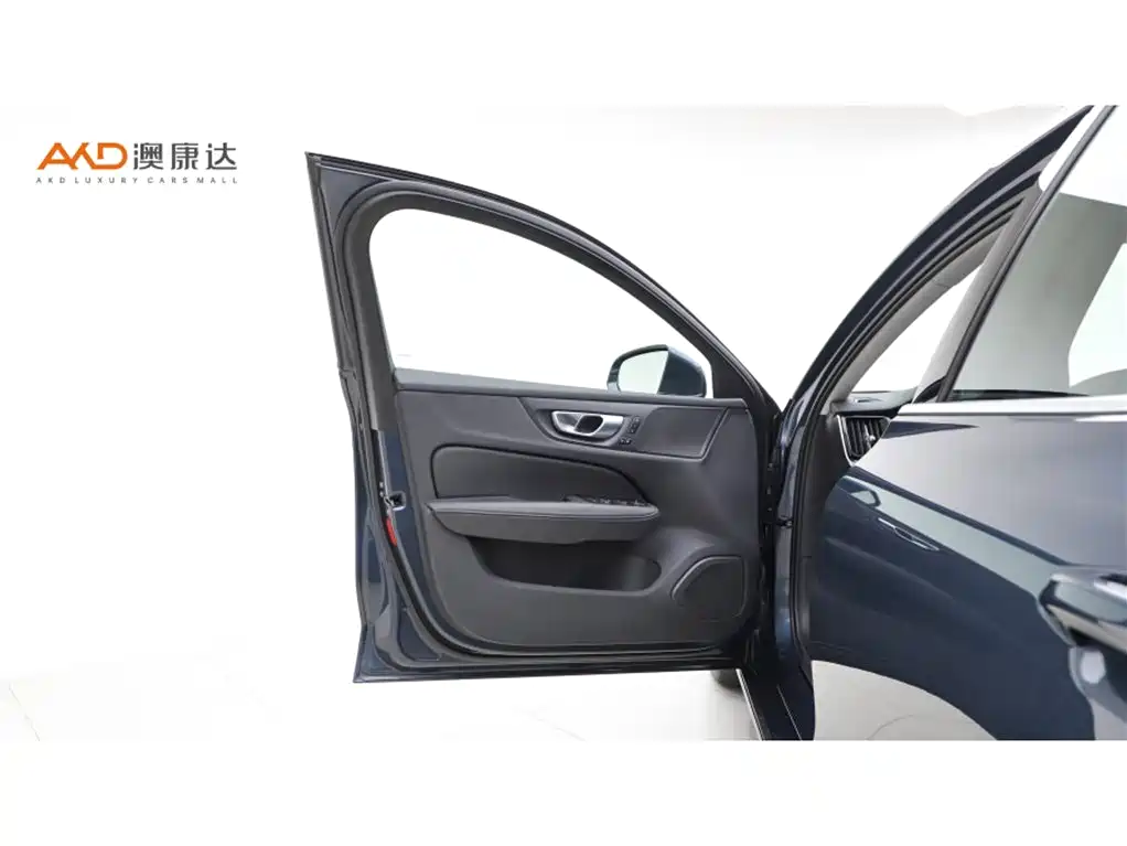Volvo V60 2024 B5 Smart Premium Luxury Edition фото 10