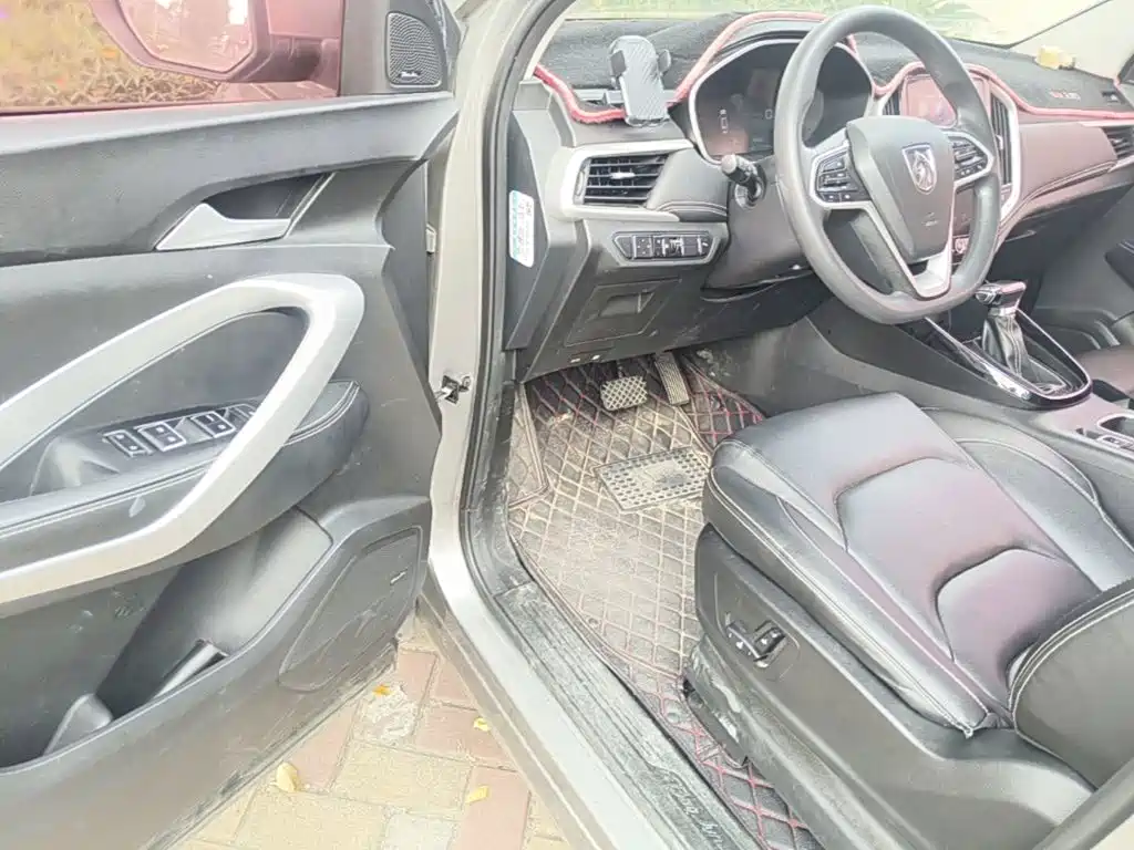 Baojun 530 2019 2020 1.5T CVT Prestige Connect 6-Seater