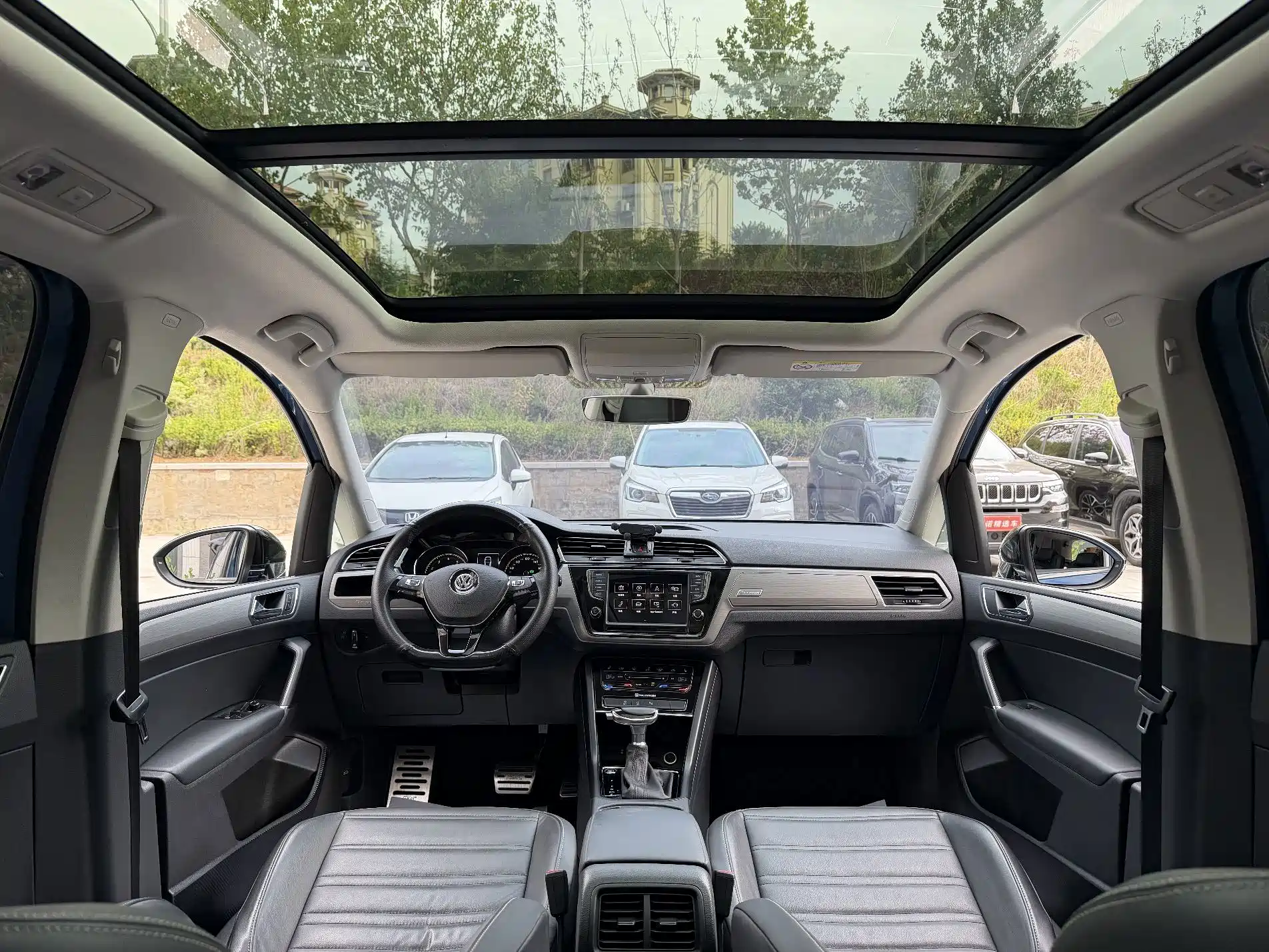 Photo 6 - Volkswagen Touran