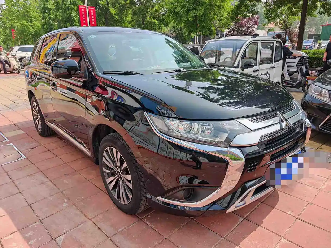 MITSUBISHI OUTLANDER