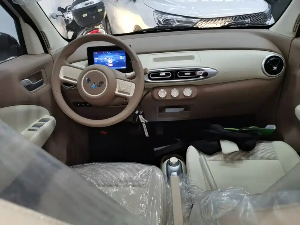 Wuling Motors Hongguang MINIEV 2025 4-Door Advanced 10