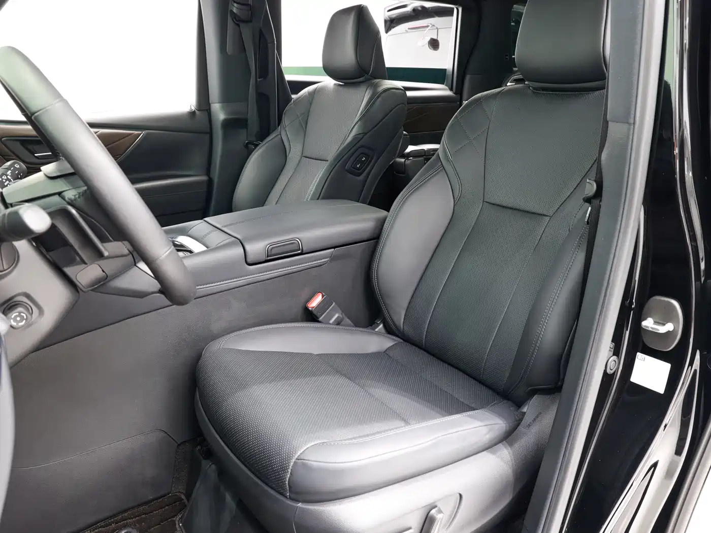 Toyota Vellfire 2024 Crown Hybrid 2.5L Executive Premium Edition фото 10