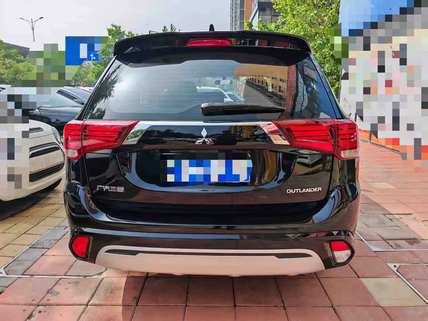 MITSUBISHI OUTLANDER