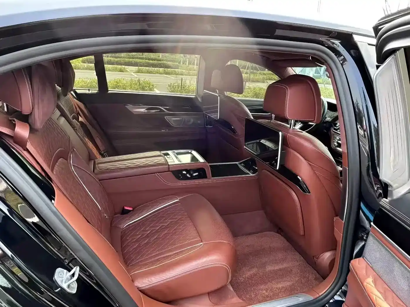 Photo 7 - BMW 7 Series