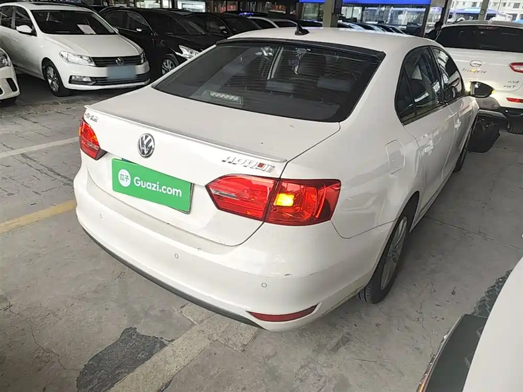 Volkswagen Sagitar 2014 Facelift 1.6L Automatic Comfort фото 7