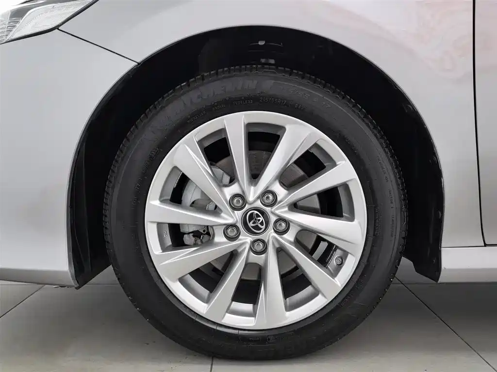 Toyota Camry 2021 Hybrid 2.5HGVP Leading Edition фото 17