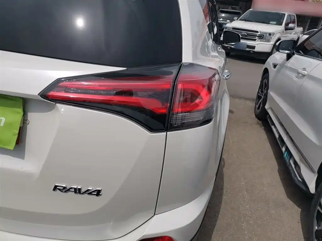 Toyota RAV4 Rongfang 2016 2.0L CVT 2WD Smart (China V) фото 8