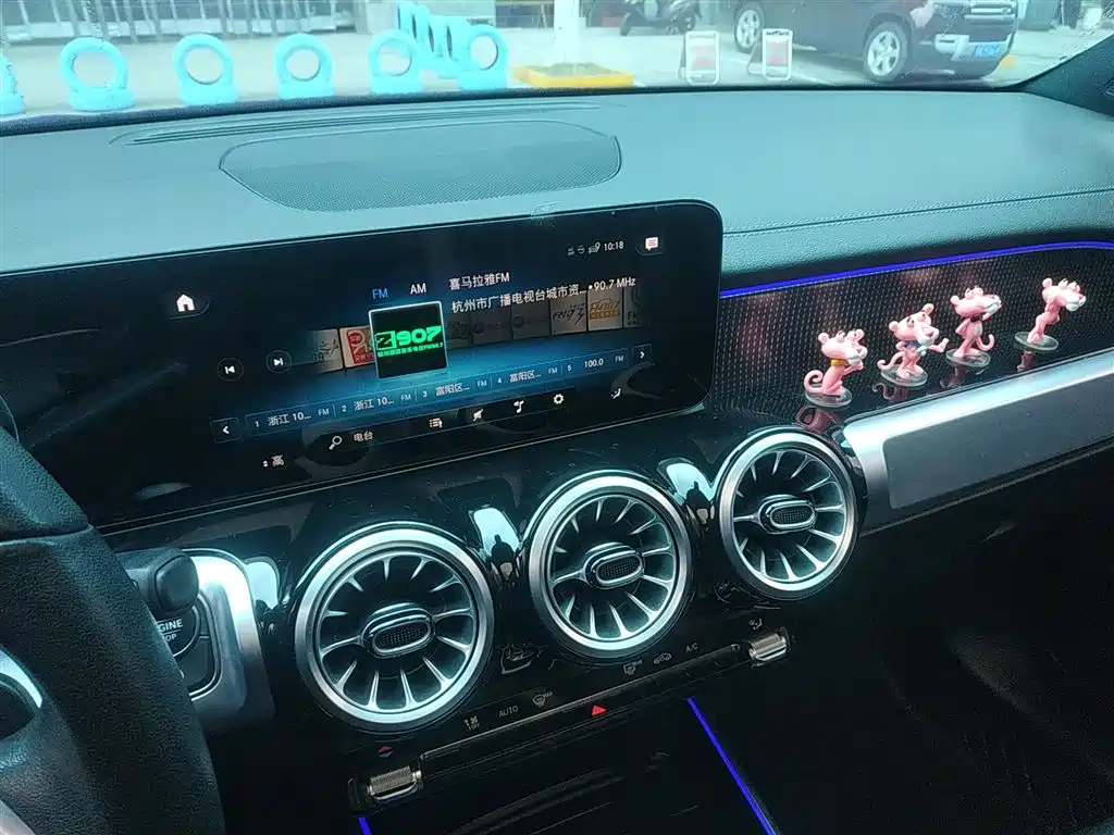 MERCEDES-BENZ GLB