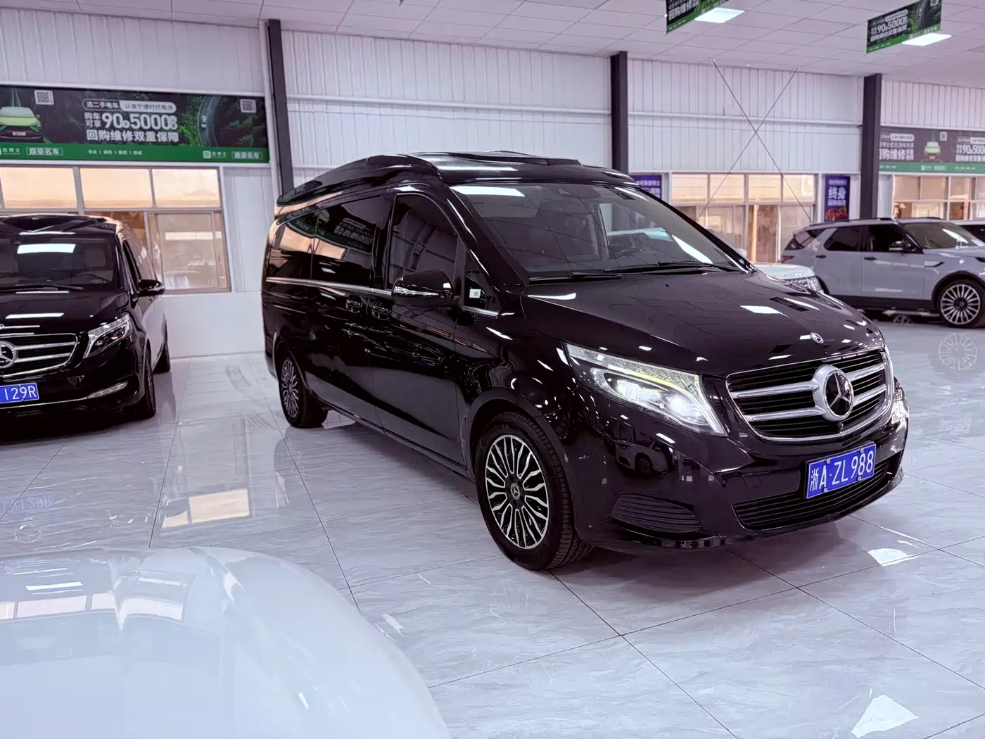 Mercedes-Benz V-Class 2018 V 260 L Premium Long Wheelbase Edition China VI фото 3