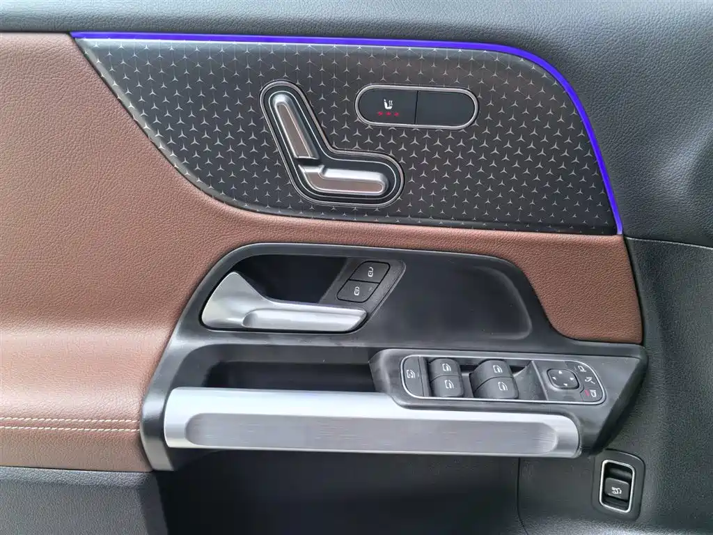 Mercedes-Benz GLB 2025 Model GLB 220 Fashion Style фото 7