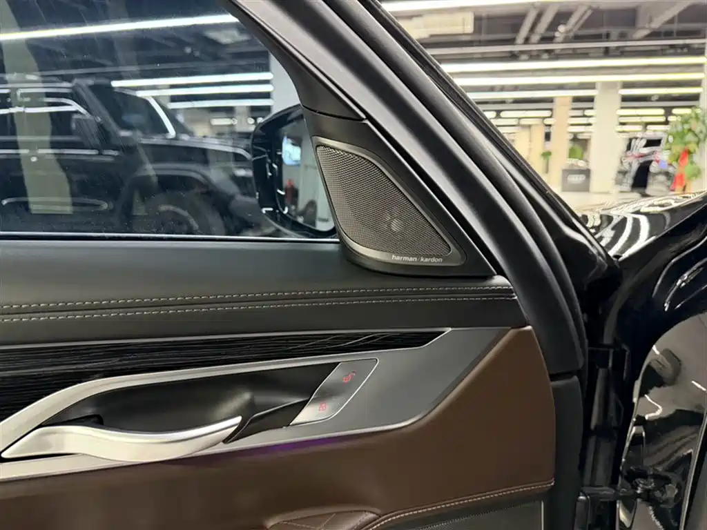 BMW 7 Series 2019 Facelift 740Li Leading M Sport Package фото 15
