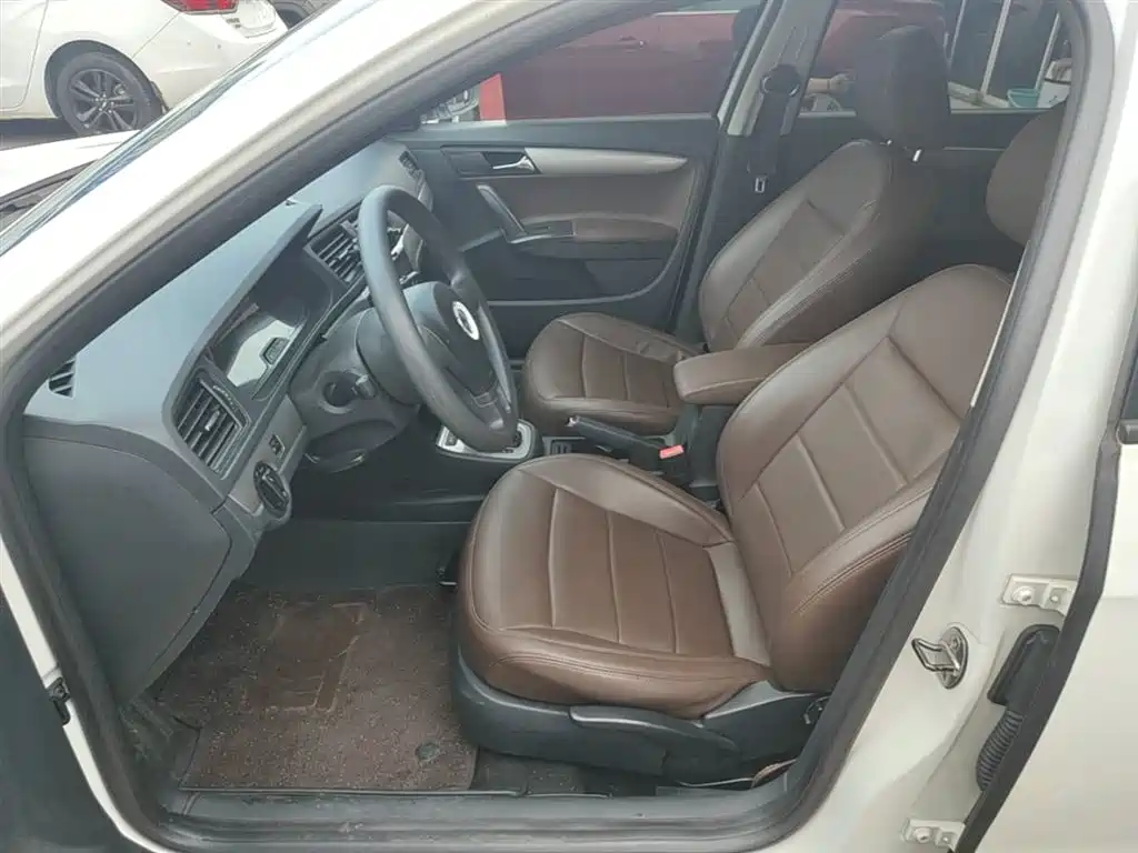 Volkswagen Lavida 2013 Facelift Classic 1.6L Automatic Trend фото 15