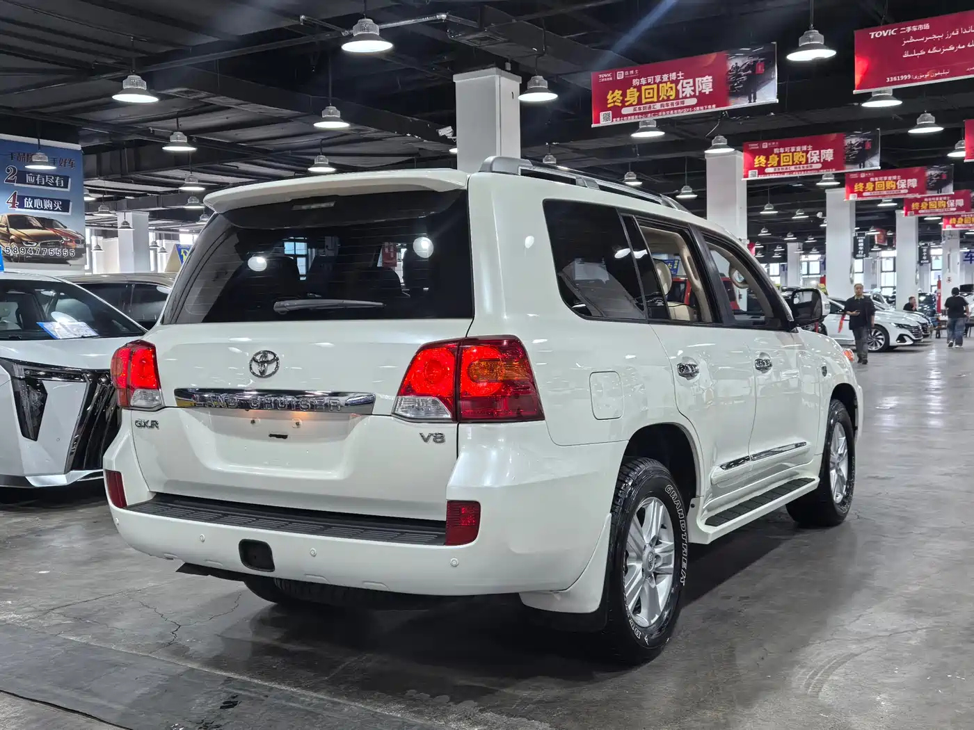 Toyota Land Cruiser (Import) 2015 4.6L V8 Middle East Limited Edition фото 4
