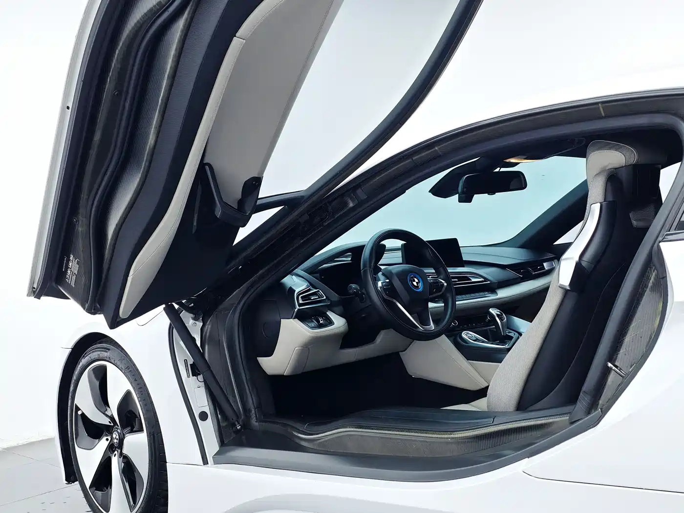 BMW i8 2014 Standard фото 34