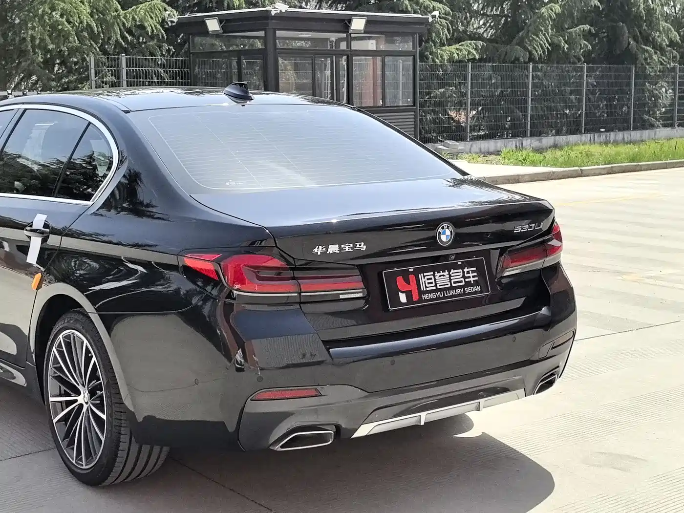BMW 5 Series 2022 530Li Leading M Sport Package фото 23