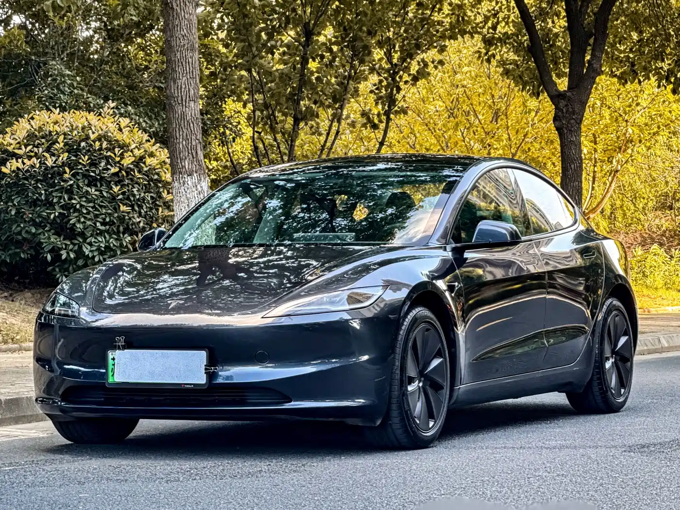 Фото 1 - Tesla Model 3