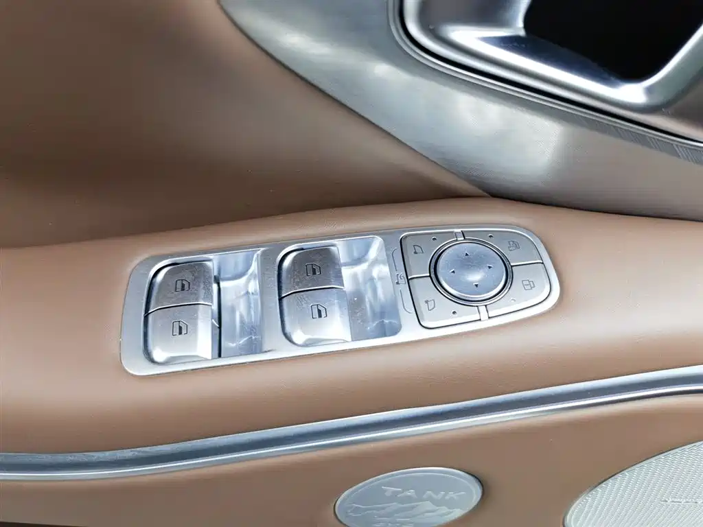 TANK TANK 700 NEW ENERGY