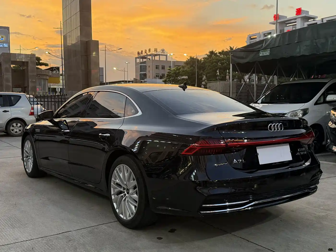 Photo 6 - Audi A7L