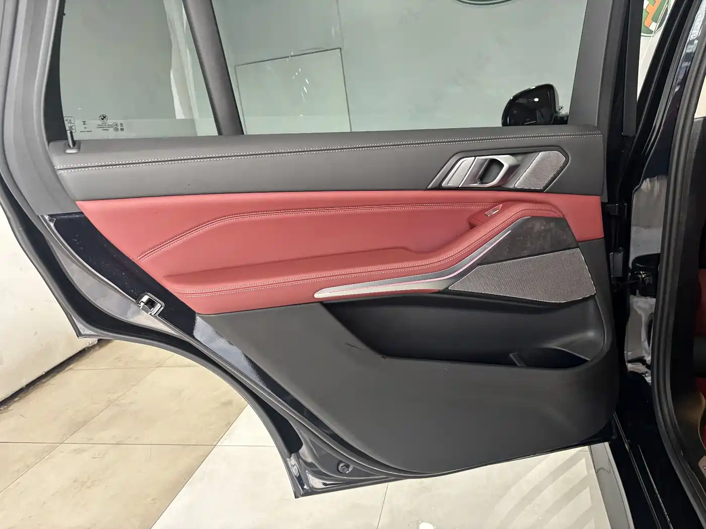 BMW X5 2025 Model xDrive 30Li Exclusive M Sport Blackout Package фото 24