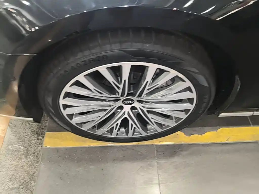 Фото 23 - Audi A8