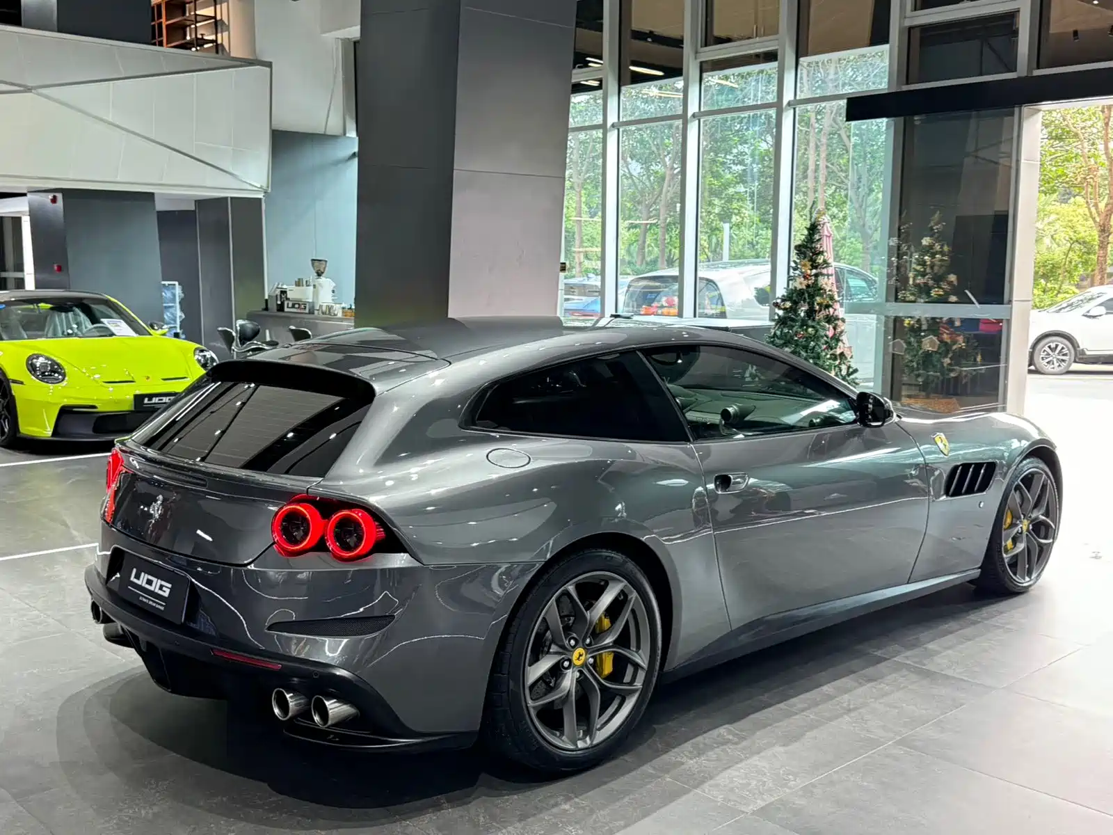 Photo 8 - Ferrari GTC4Lusso