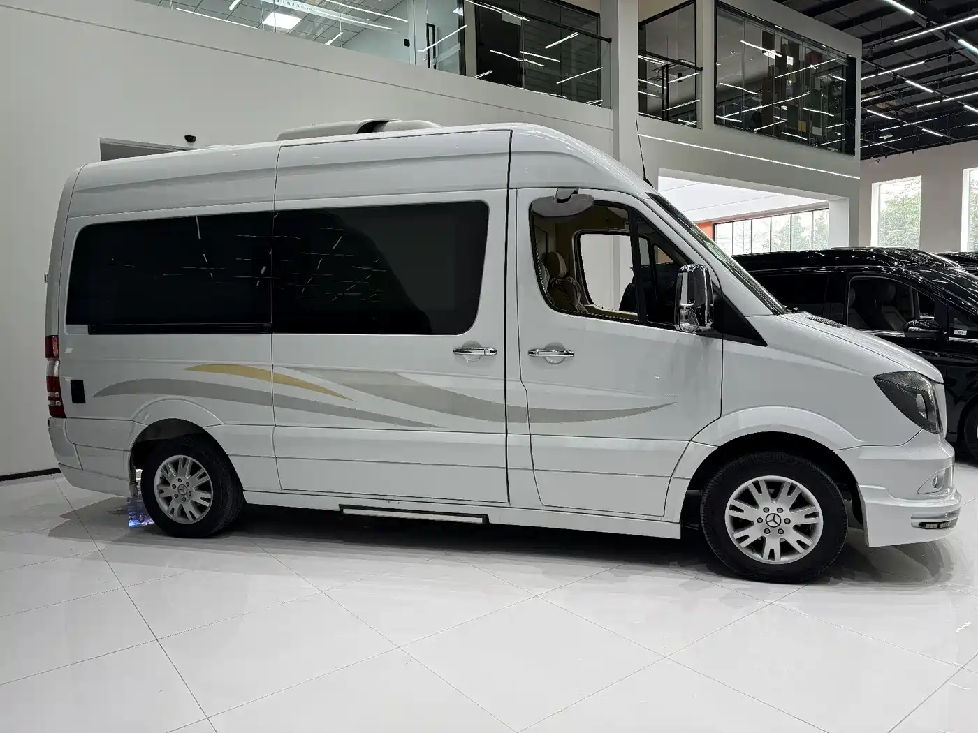 Mercedes-Benz Sprinter 2016 2.1T Comfort Tour Long Wheelbase Extended Version фото 3