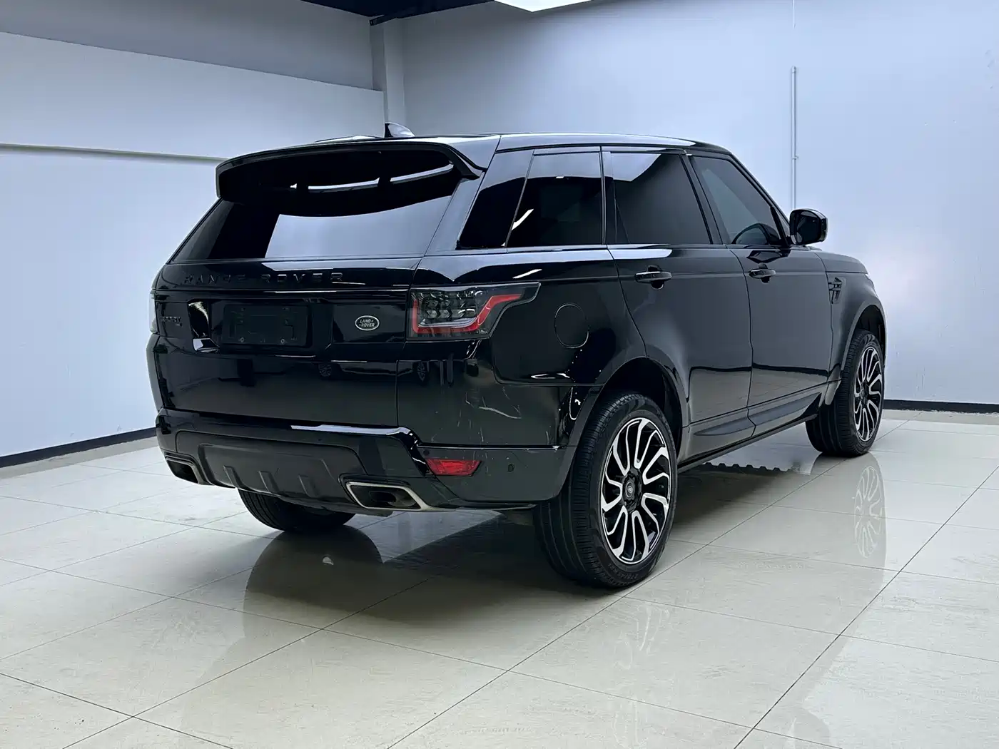 Land Rover Range Rover Sport 2021 3.0 L6 Gloss Black Edition фото 18
