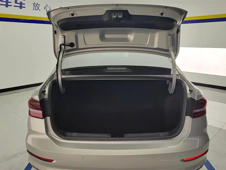 Volkswagen Lavida 2021 1.5L Auto Comfort Edition фото 4