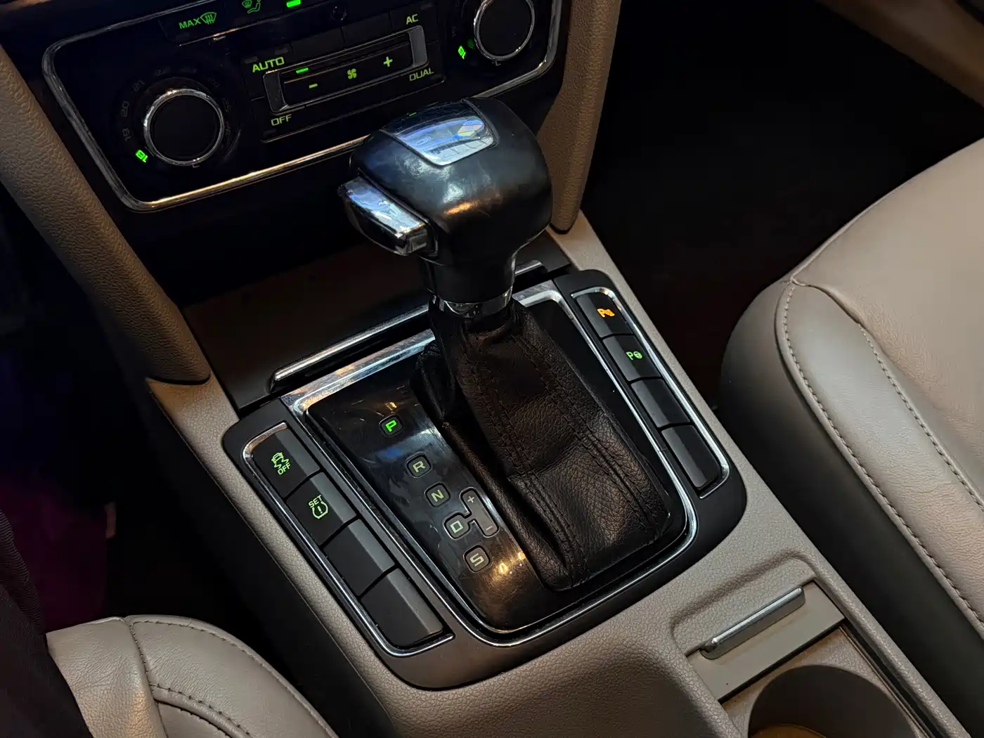 Škoda Superb 2012 1.8TSI Automatic Noble Elegance Edition фото 10