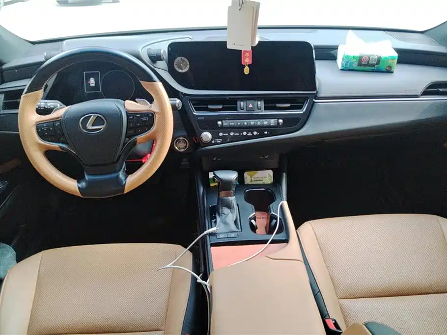 Lexus ES 2022 200 Excellence Edition фото 12