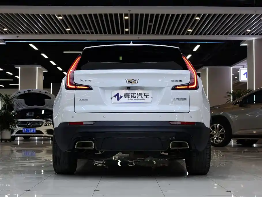Фото 7 - Cadillac XT4