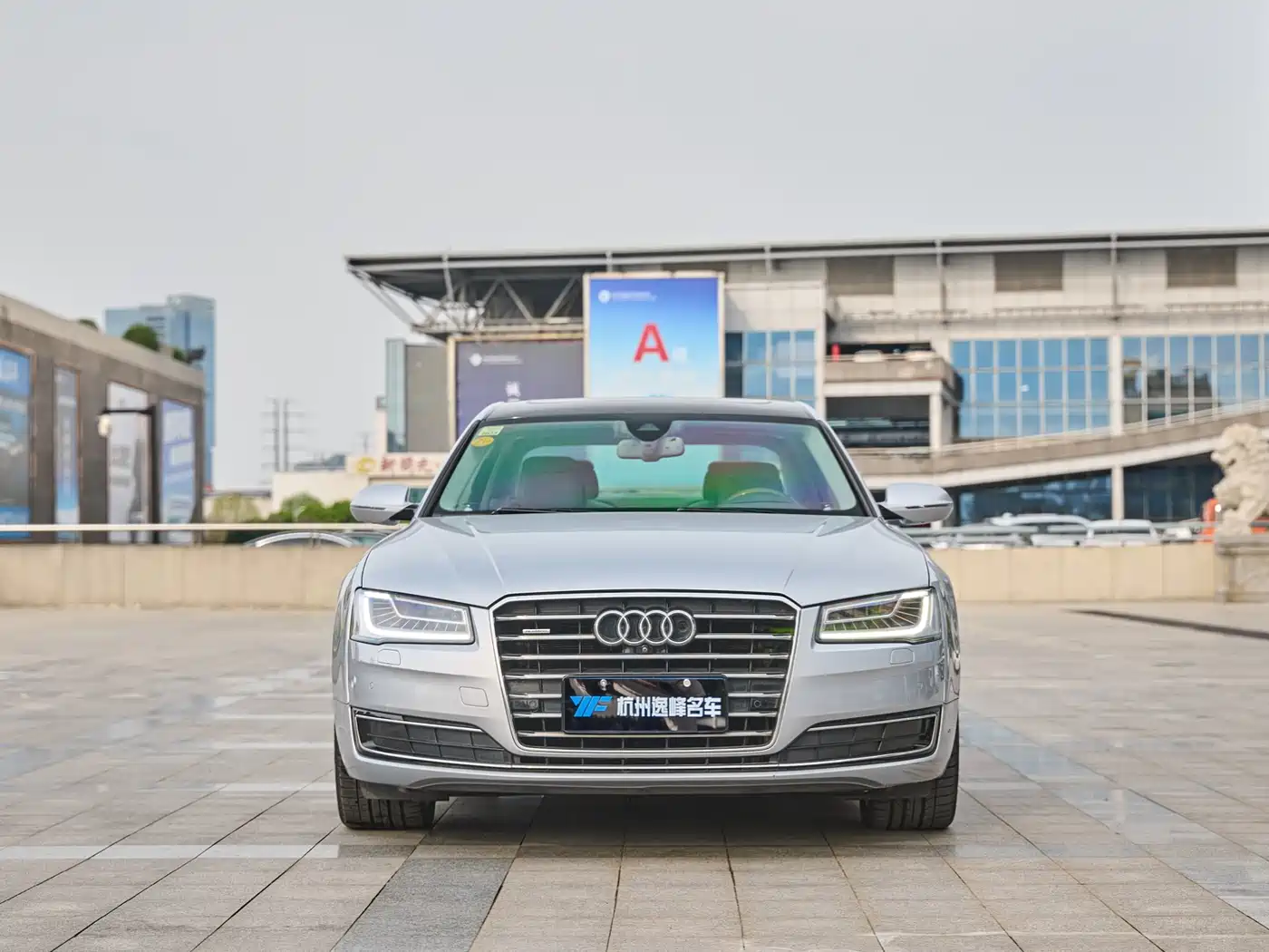 Audi A8 2014 A8L 60 TFSI quattro Exclusive фото 2