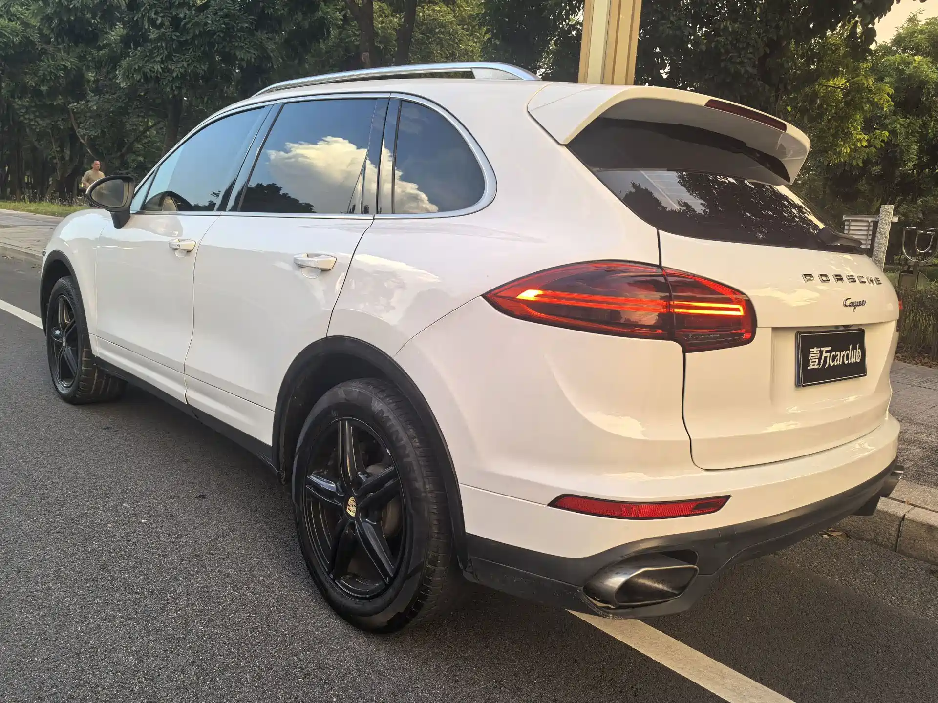 Photo 7 - Porsche Cayenne