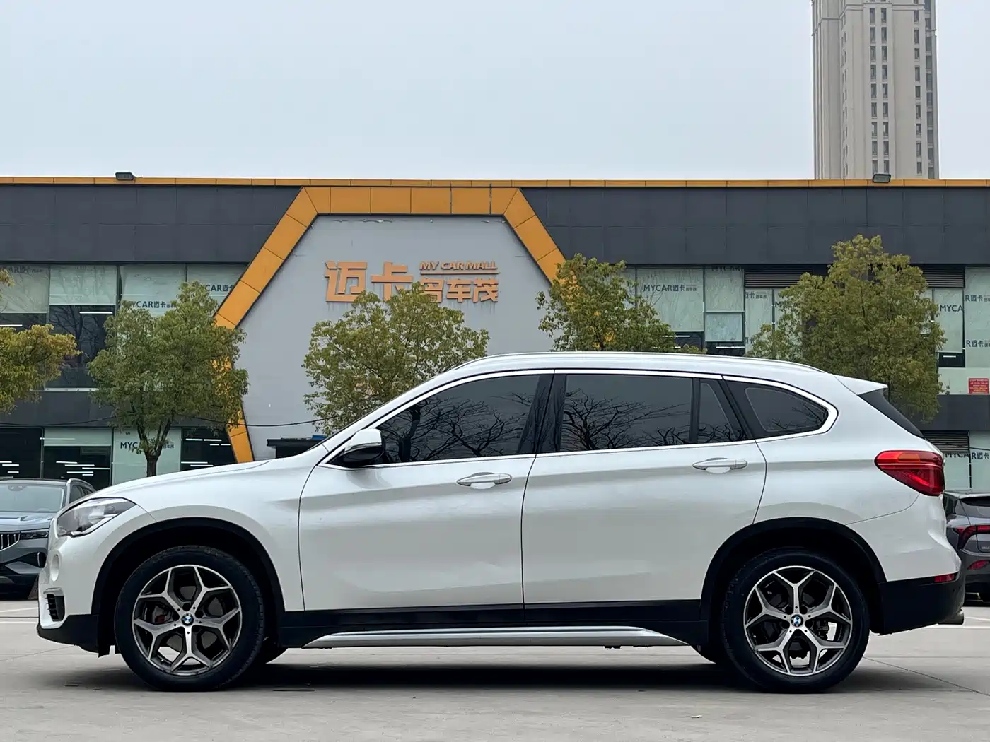 BMW X1 2019 sDrive18Li Premium Model фото 8
