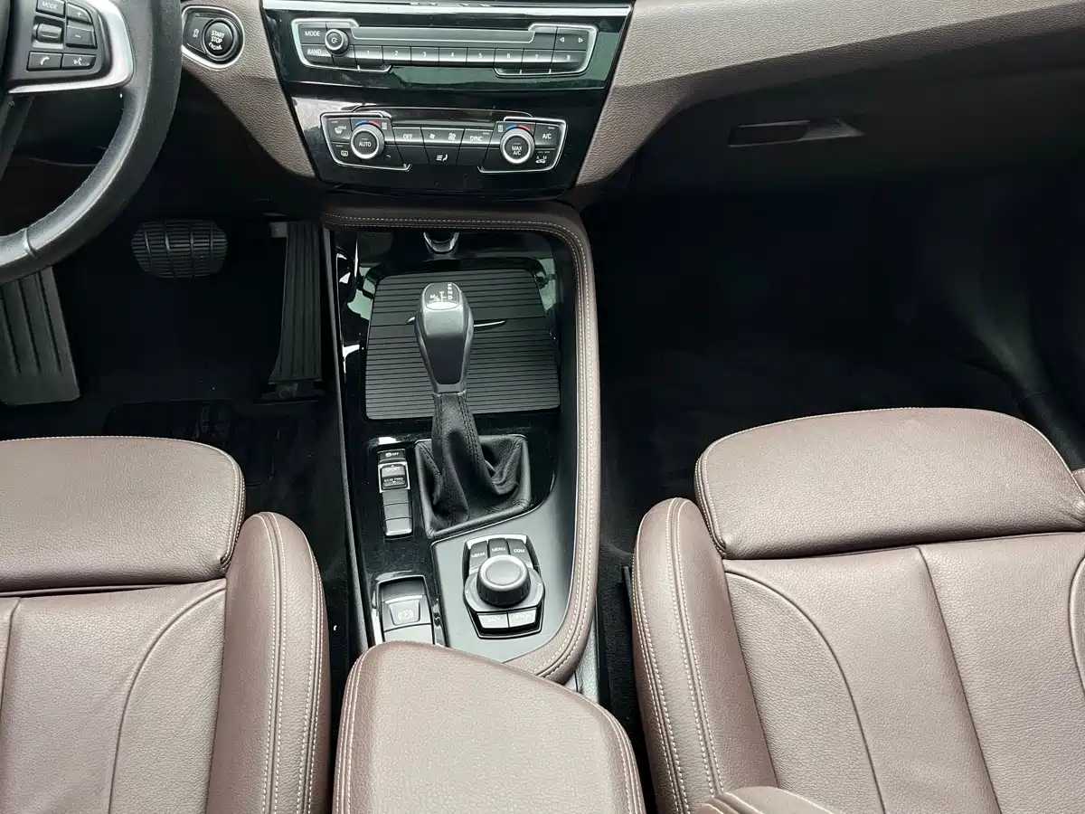 BMW X1 2019 sDrive18Li Premium Model фото 19
