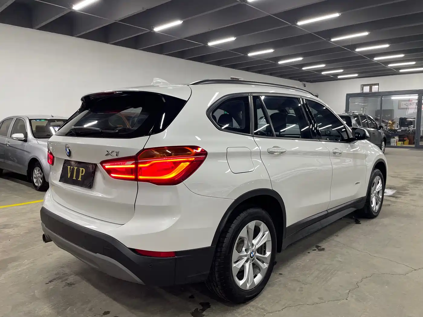 BMW X1 2016 sDrive18Li Premium Model фото 4