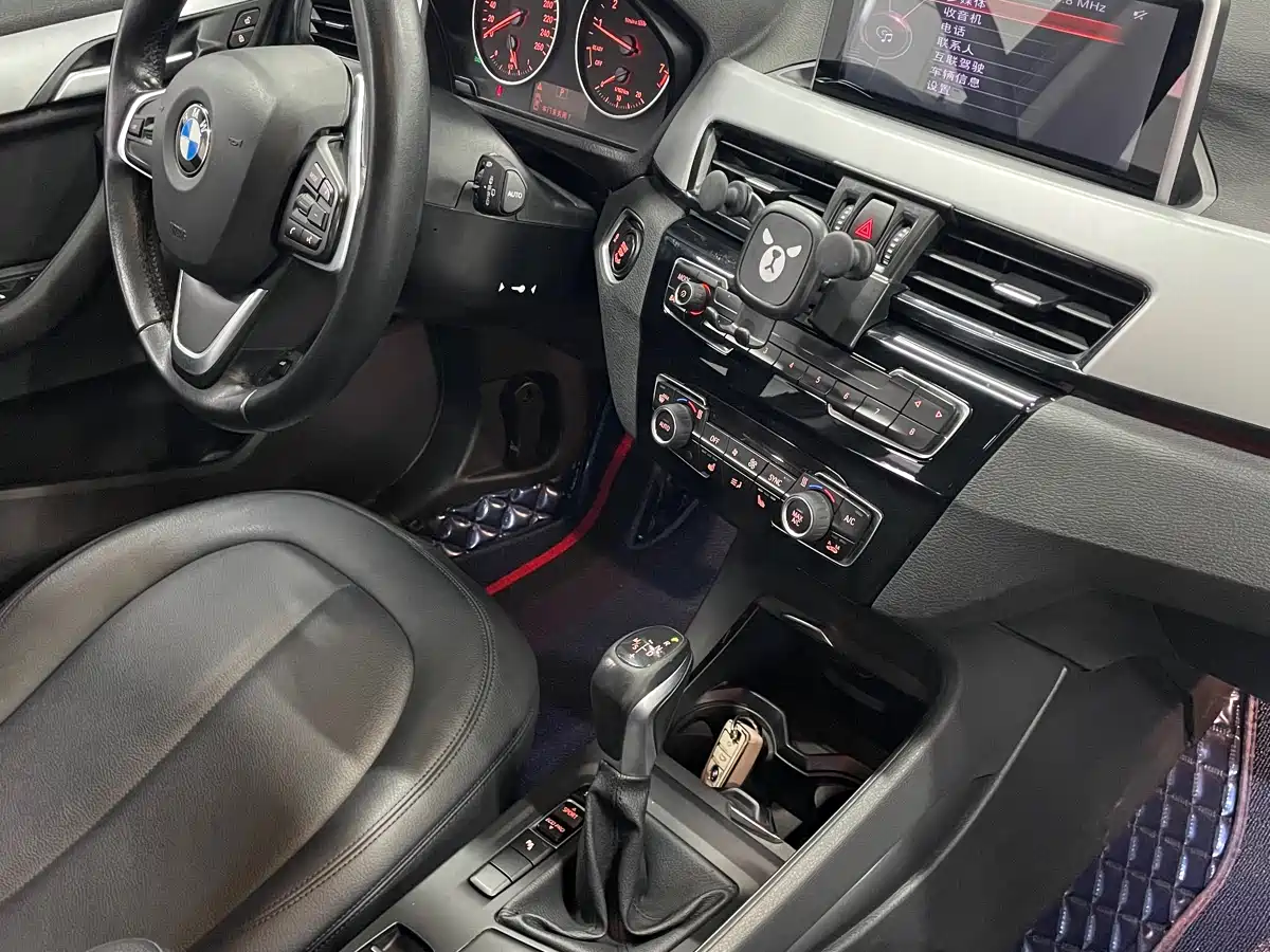 BMW X1 2016 sDrive18Li Premium Model фото 16