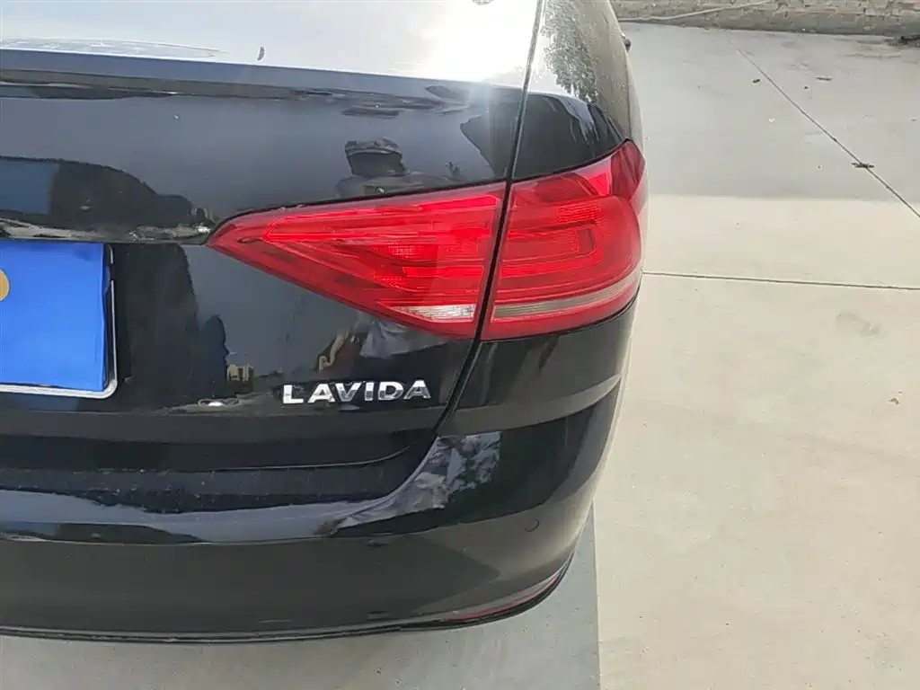 Volkswagen Lavida 2017 1.6L Manual Trend Edition фото 8