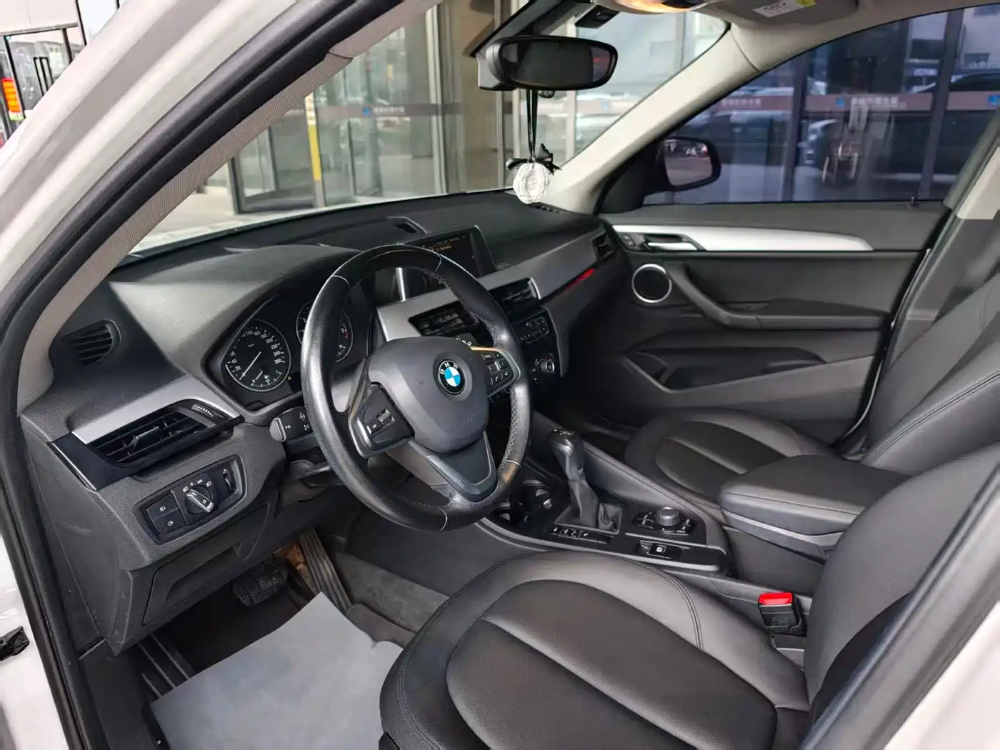 BMW X1 2016 sDrive18Li Premium Model фото 7