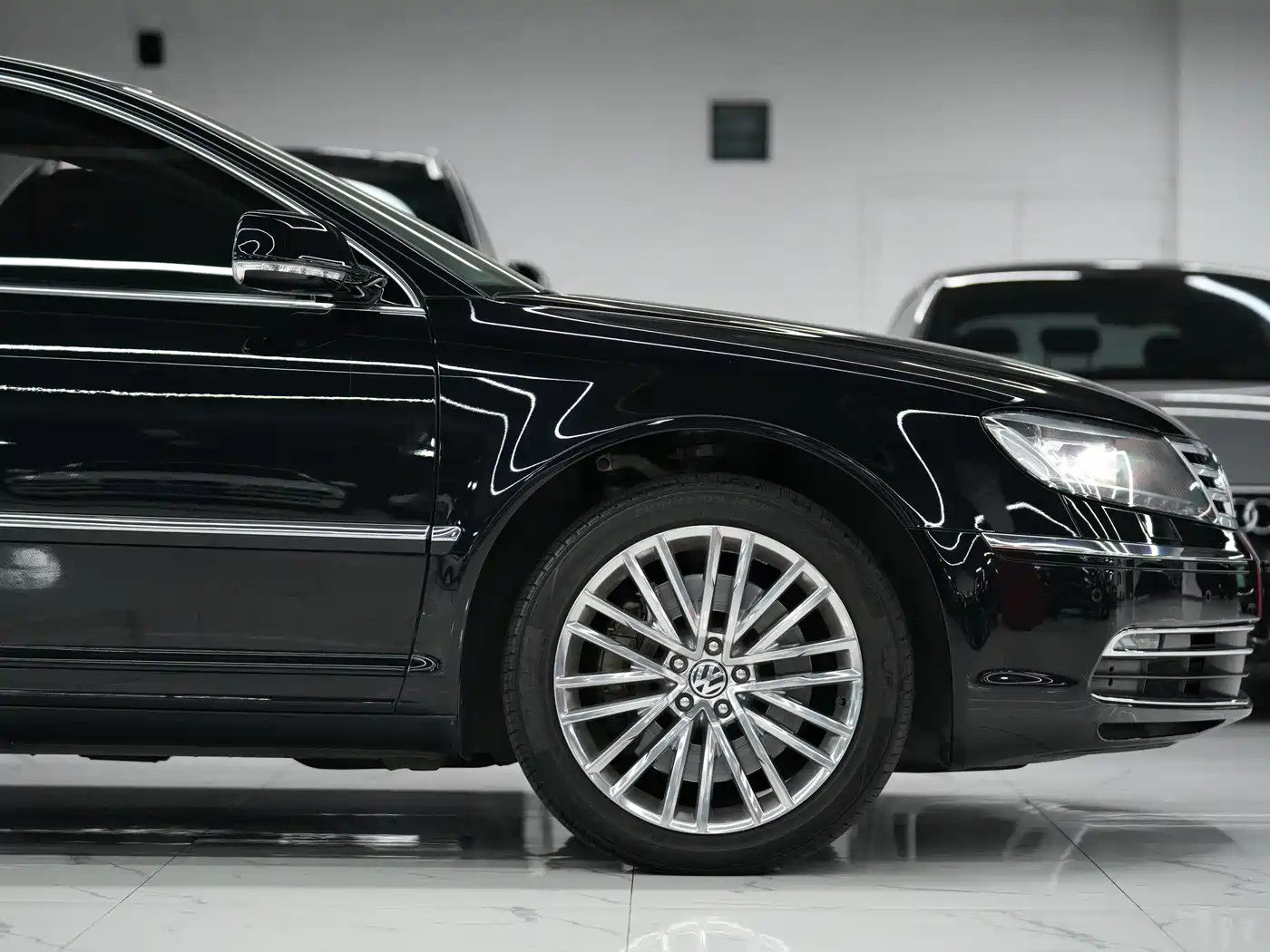 Volkswagen Phaeton 2015 Model 3.0L Exclusive Edition фото 27