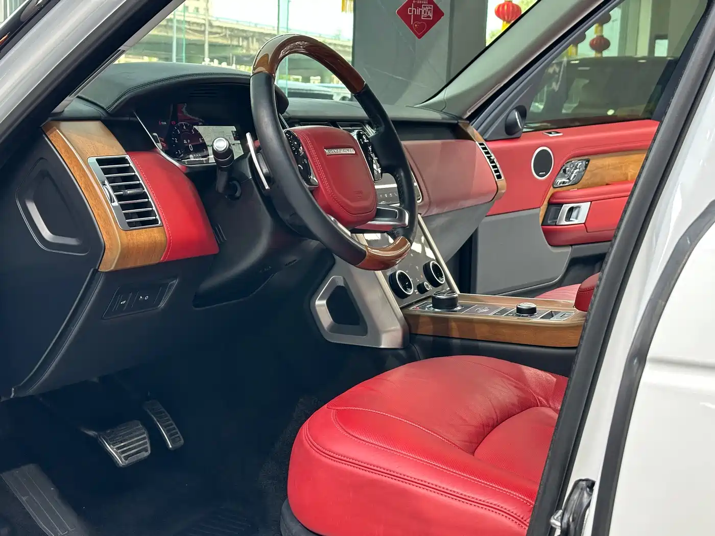 Land Rover Range Rover 2022 3.0 L6 400PS Prestige Genesis Extended Edition фото 4