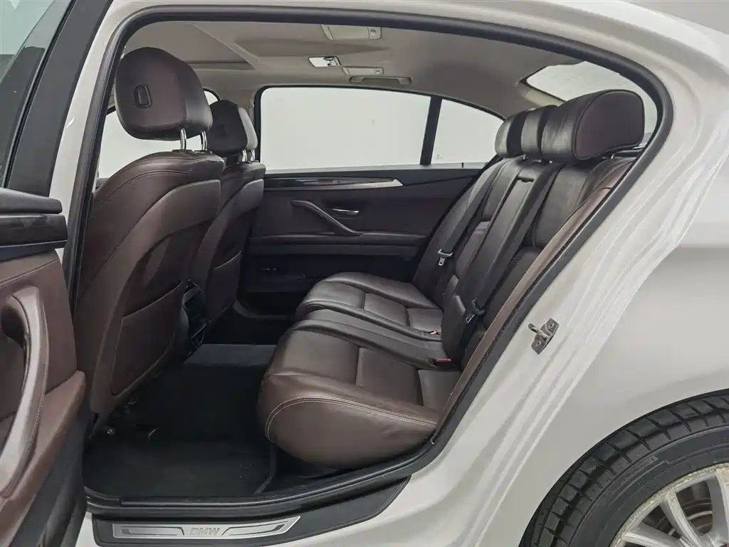 BMW 5 Series 2014 525Li Luxury Design Package фото 15