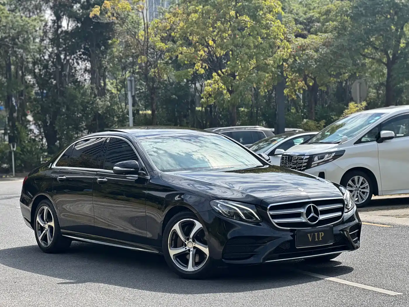 Mercedes-Benz E-Class 2017 E 300 L Sport Luxury фото 3