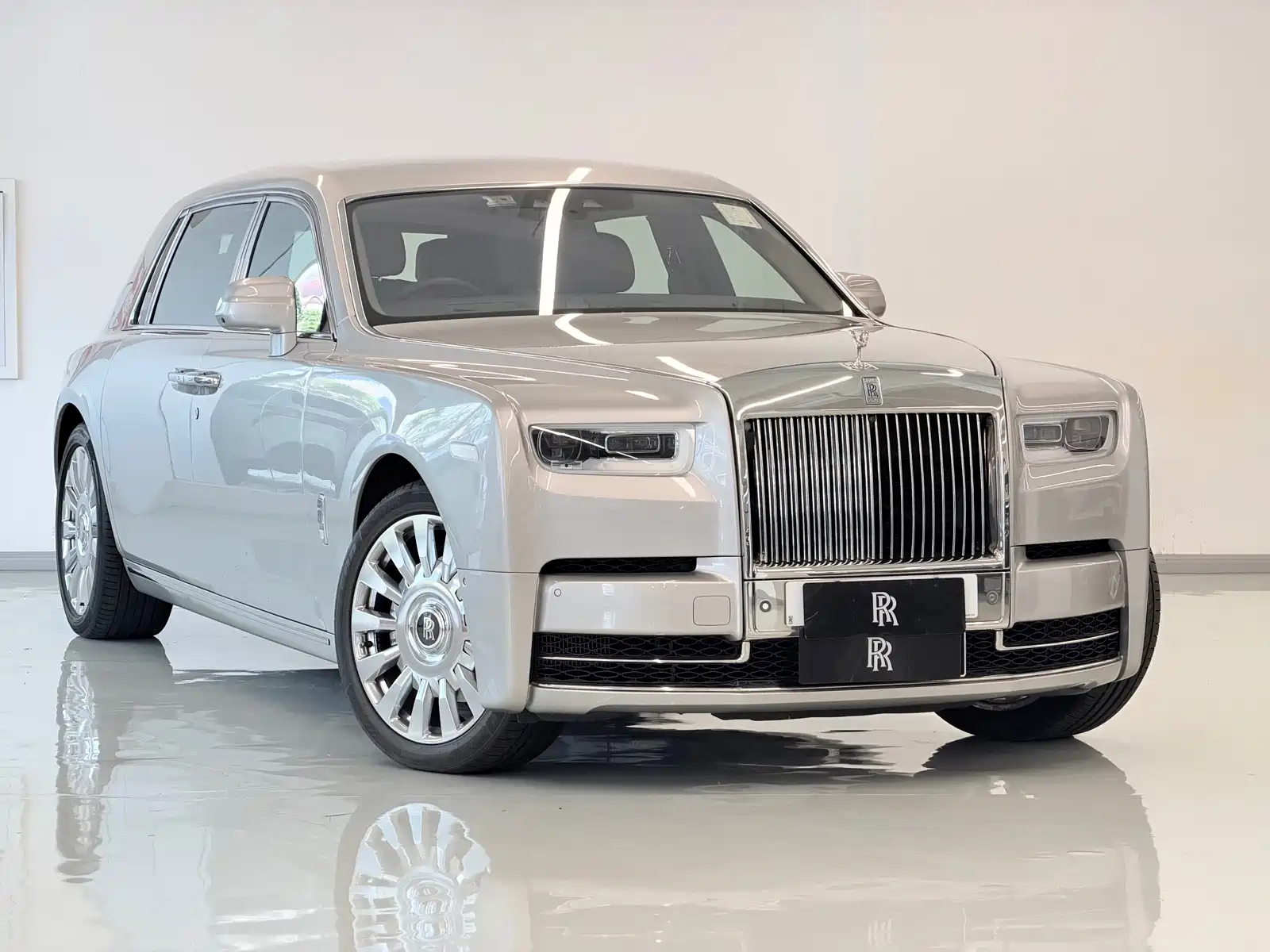 Фото 3 - Rolls-Royce Phantom