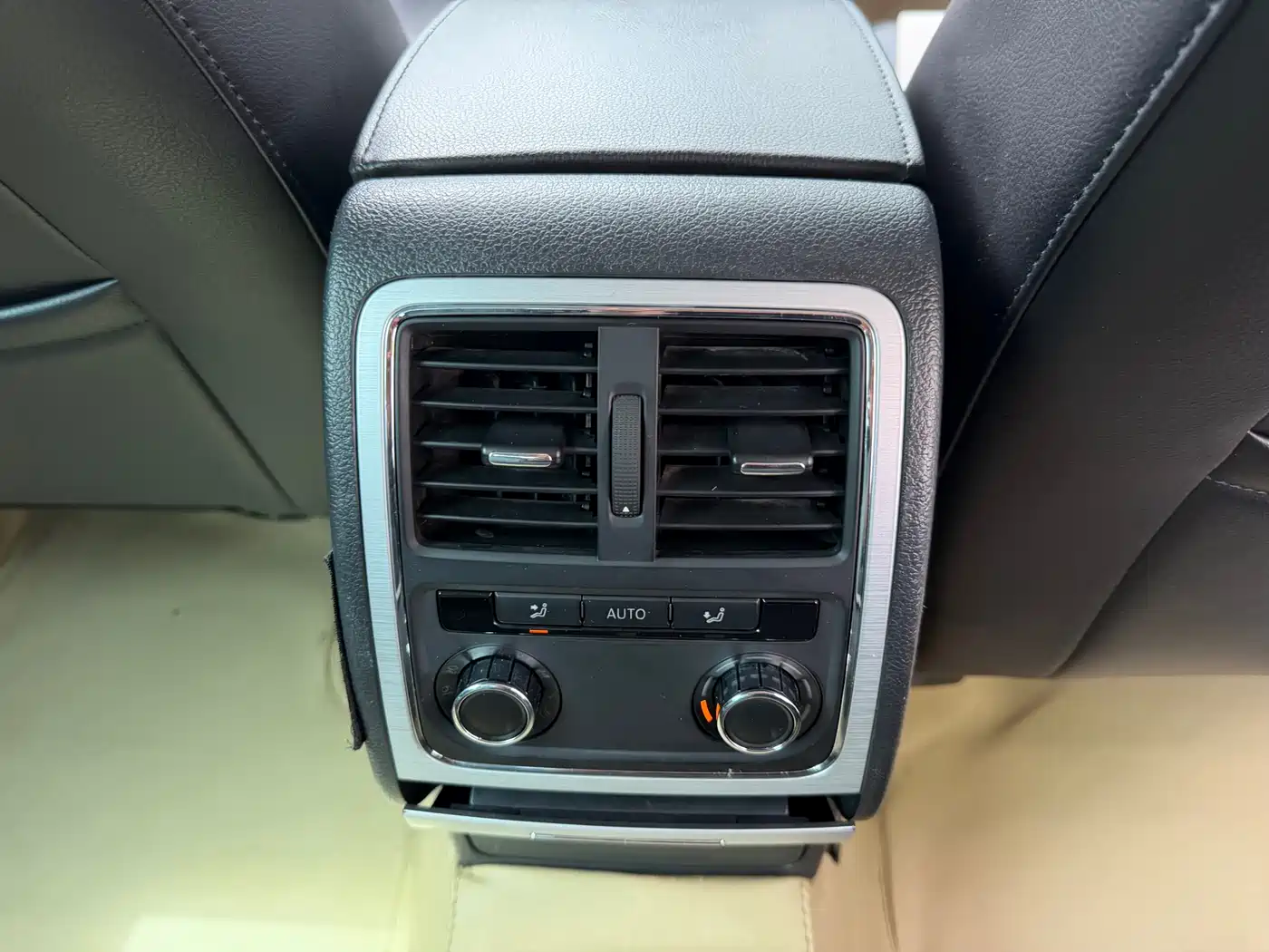 Volkswagen Passat 2013 1.8TSI DSG Yuzun фото 18