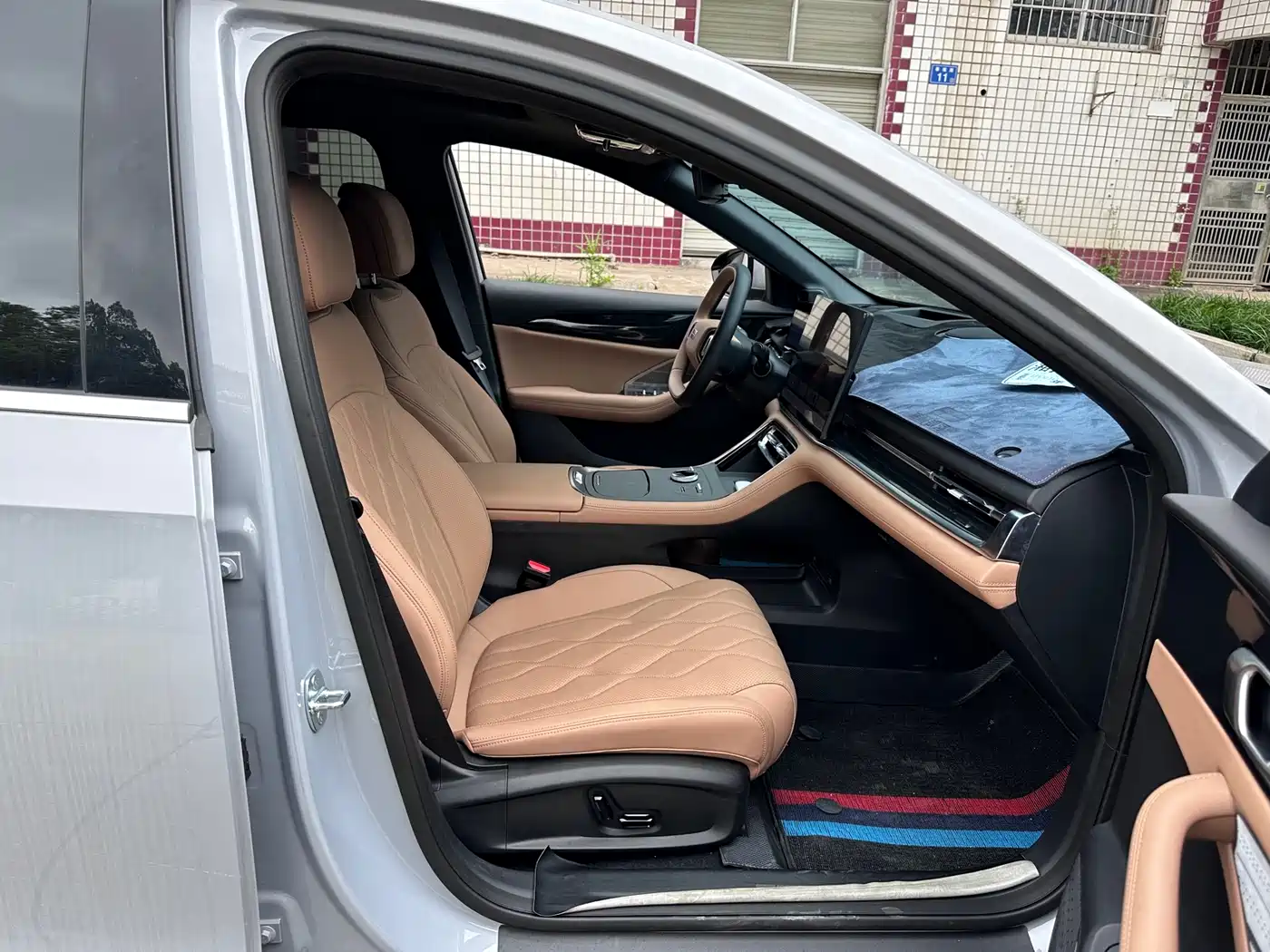 Geely Galaxy Galaxy A7 2025 EM-i 70km Luxury Edition фото 9