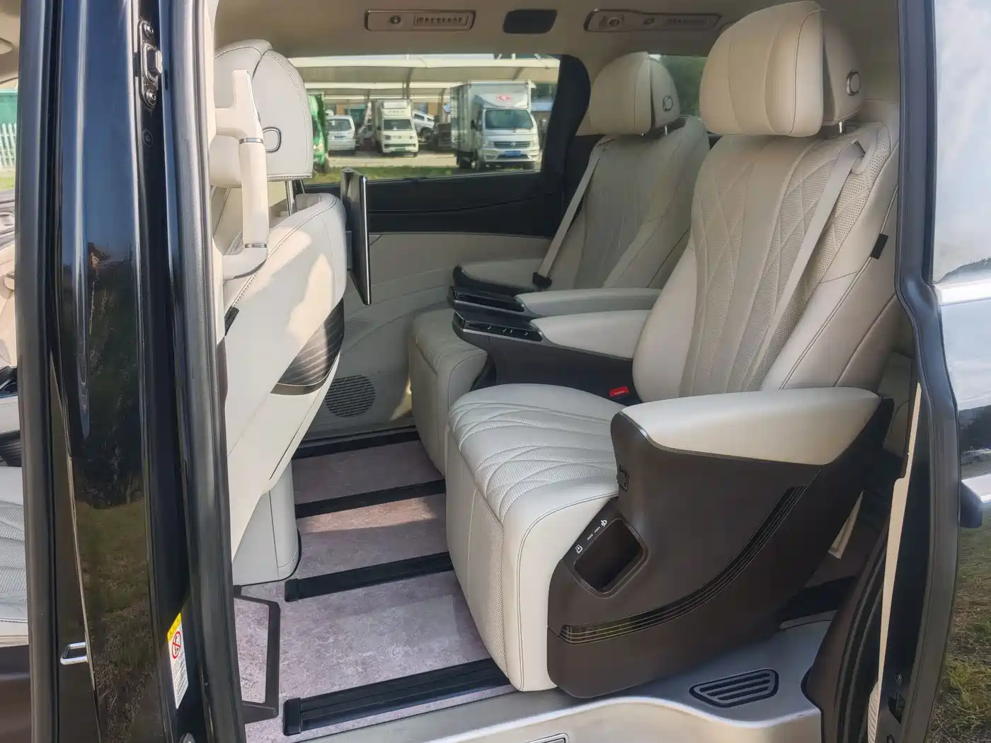 Denza D9 2025 2025 Model DM-i Smart Drive Edition 1020 AWD Flagship